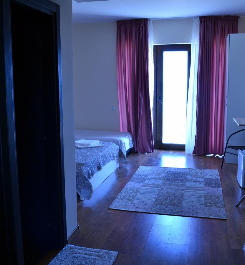 Hotel Sara Vama Veche Zewnętrze zdjęcie